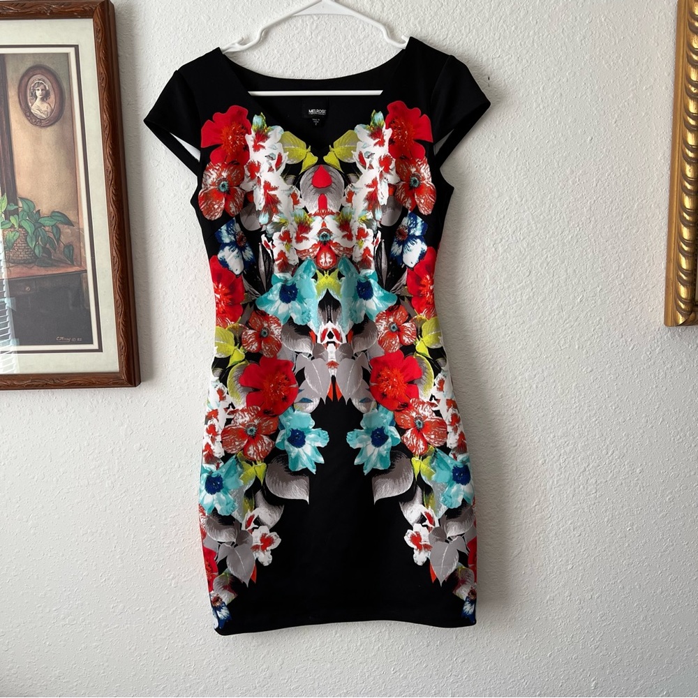 black floral dress scuba material fitted stretchy lined sz 2 Melrose